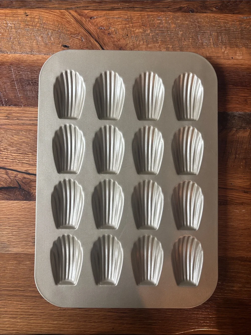 Williams-Sonoma Madeleine Pan 16 wells NWT